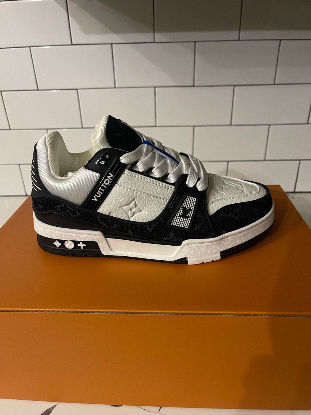 Mens Designer Trainer Sneaker Size 42.